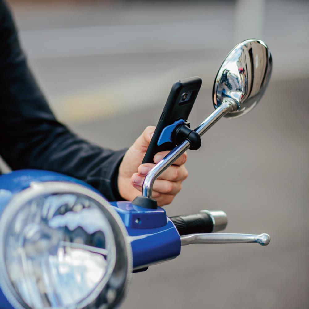 QUAD LOCK CAR MOUNT IPHONE OR SAMSUNG